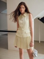 MOTF STUDIO VESTIDO CURTO COM DETALHE DE ABAS PLISSADAS E FIVELA NO CINTO, LOOK PARA O ANO NOVO - Imagem 6