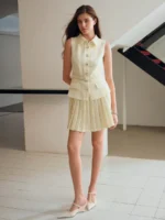 MOTF STUDIO VESTIDO CURTO COM DETALHE DE ABAS PLISSADAS E FIVELA NO CINTO, LOOK PARA O ANO NOVO - Imagem 7