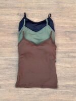 Kit 3 peças Regata Blusinha Suplex Bojo Decote Feminina Regatinha Básica Alcinha - Imagem 41