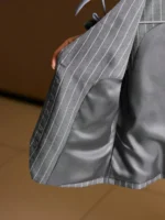 MOTF PREMIUM JAQUETA LISTRADA DE DECOTE EM V MINIMALISTA, PARA USO DIÁRIO - Imagem 8