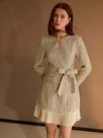 MOTF PREMIUM VESTIDO CURTO CINTO COM GOLA KEYHOLE, ESTAMPA XADREZ DE TWEED, BAINHA PREGUEADA CONTRASTANTE - Imagem 12